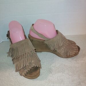 Lucky Brand Tan Suede Fringe Wedge Sandals size 10
